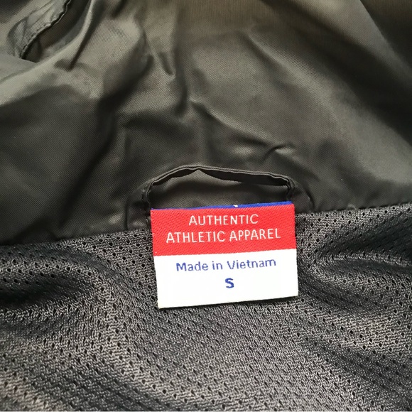 Retro Champion Track jacket Windbreaker Waterproof
Embroidered Georgetown - Picture 7 of 7